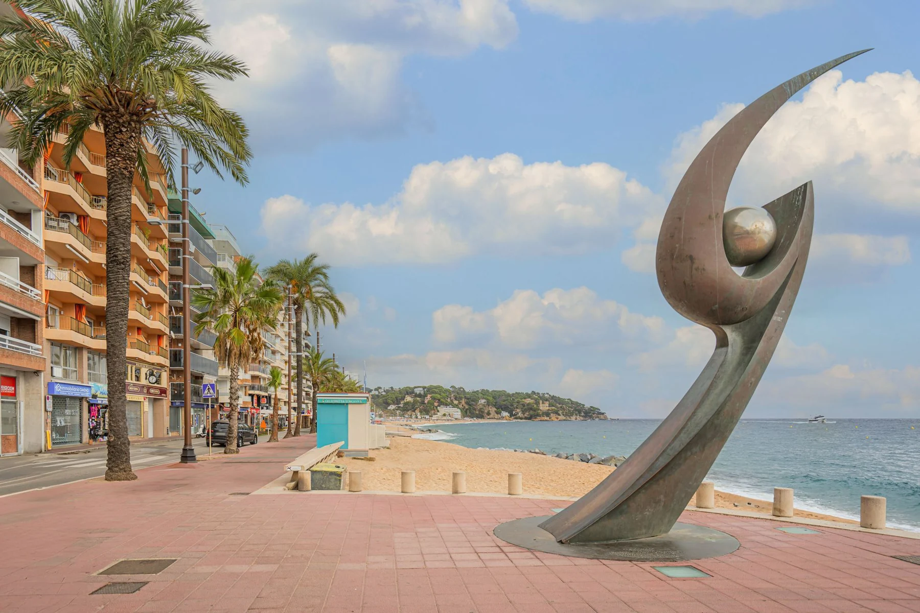 Paseo marítimo y playa de Lloret de Mar